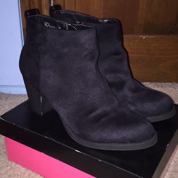 Almond Toe Ankle Booties - Picture 2 of 6